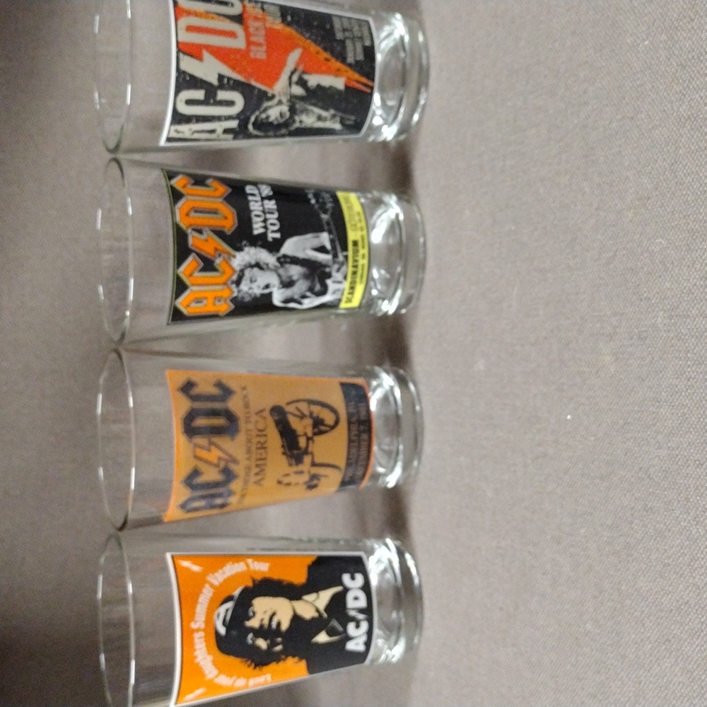 AC⚡DC pint set